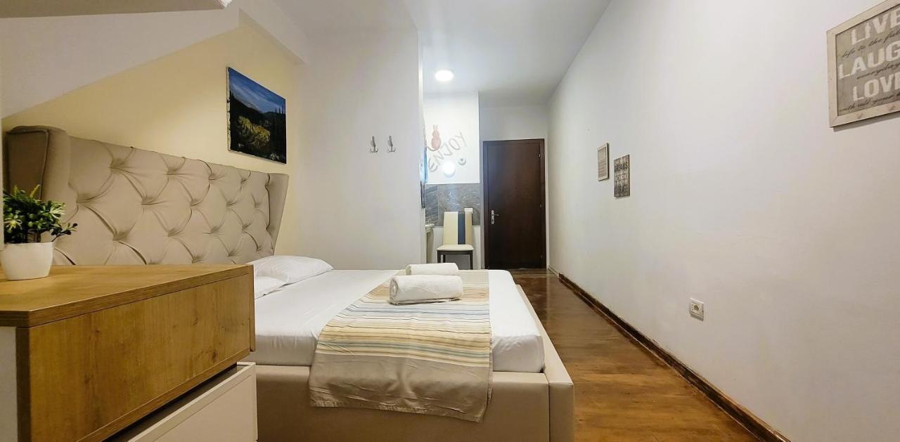 Studenti Studio'S Tirana Exterior photo